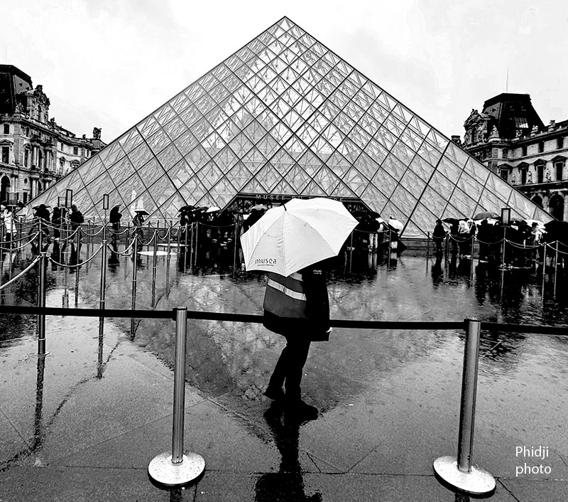 Pyramide du Louvre - Paris