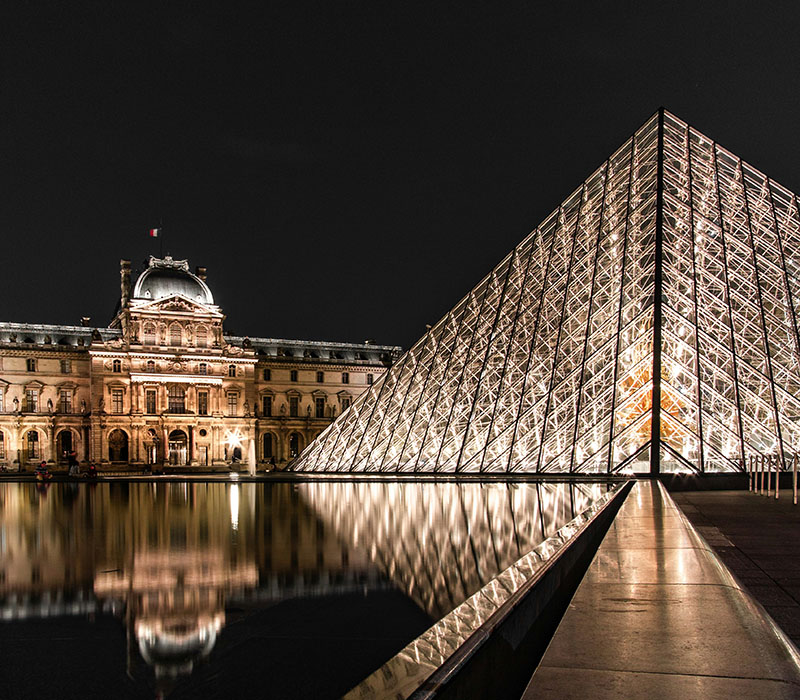 Musée du Louvre et sa pyramide