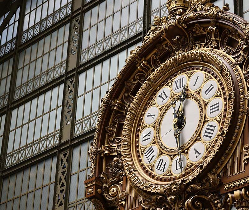 Musée d’Orsay et l’horloge de l’allée centrale des sculptures