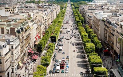 Les Champs-Elysées depuis l’Arc de Triomphe, Paris