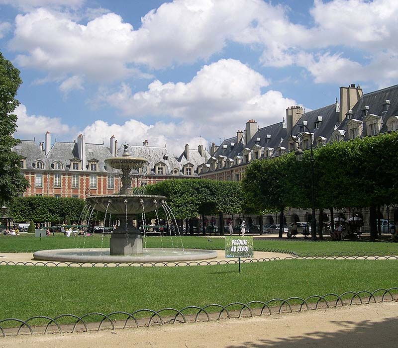 Le Marais, Place des Vosges, Paris