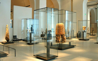 Musée du Quai Branly – Vitrines et sculptures