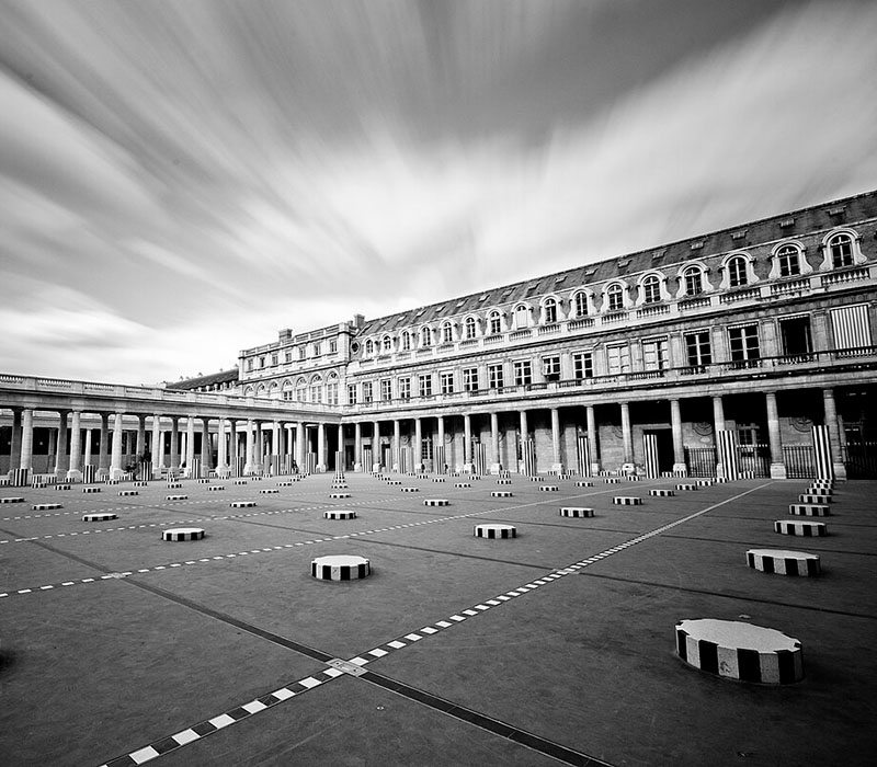 Colonnes de Buren au Palais-Royal à Paris