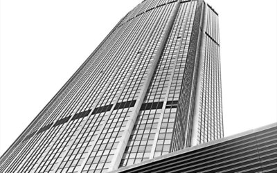 Tour Montparnasse à Paris, vue en contre-plongée